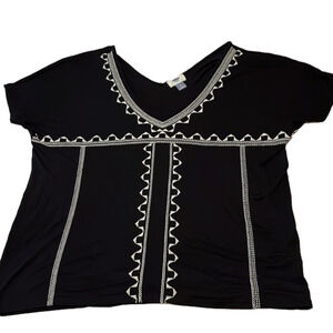 𝅺OLD Navy cute black top with white Aztec embroidery, size large, 100% Rayon